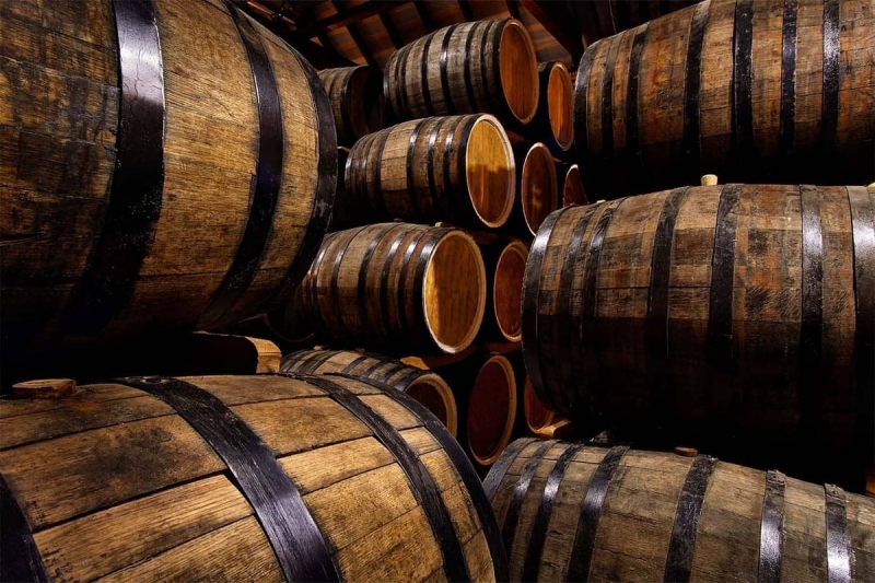 La Innovadora influencia de las barricas de bourbon en la crianza del vino: un matrimonio de sabores inesperado.
